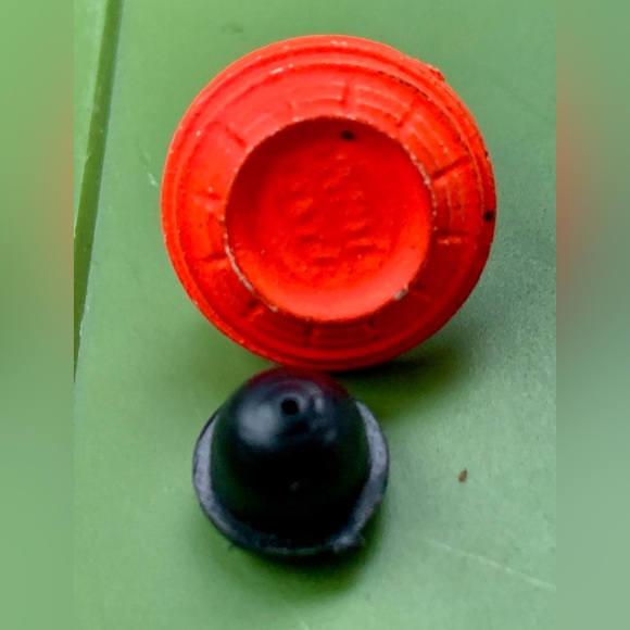 1990 Vintage Resin Composite WHITE FLYER Figural Clay Pigeon Skeet Lapel Pin - Picture 2 of 16